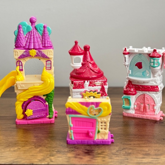 Disney DOORABLES Enchanted Princess Playset Houses Figures PASCAL RAPUNZEL FLYNN - Picture 8 of 9